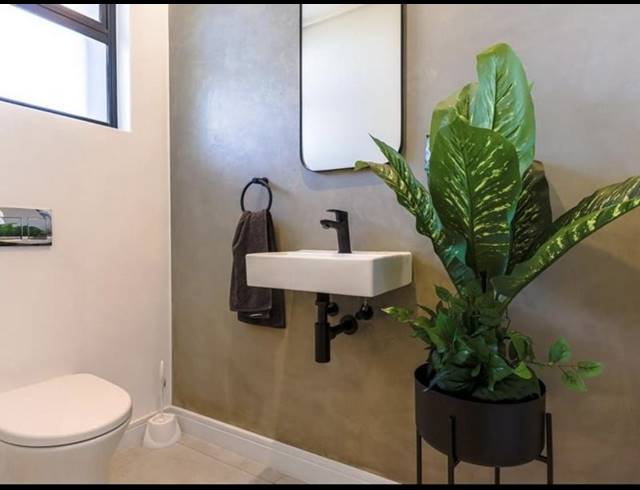2 BEDROOM APARTMENT FOR SALE IN BRYANSTON